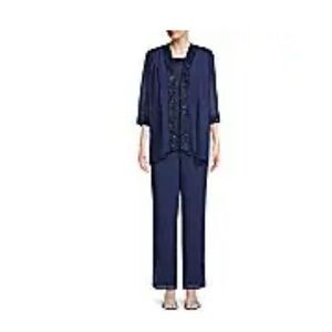 Le Bos Embroidered Trim 3/4 Sleeve Pebble Georgette 3-Piece Trim Pant Set. NWT